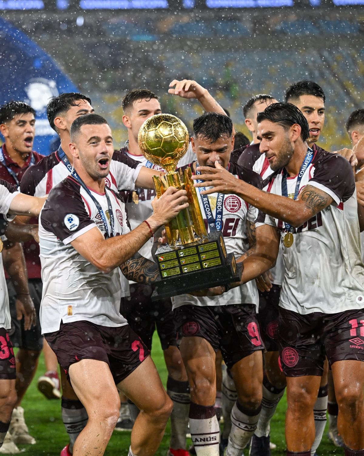 Lan&uacute;s comenz&oacute; el a&ntilde;o con el pie derecho.