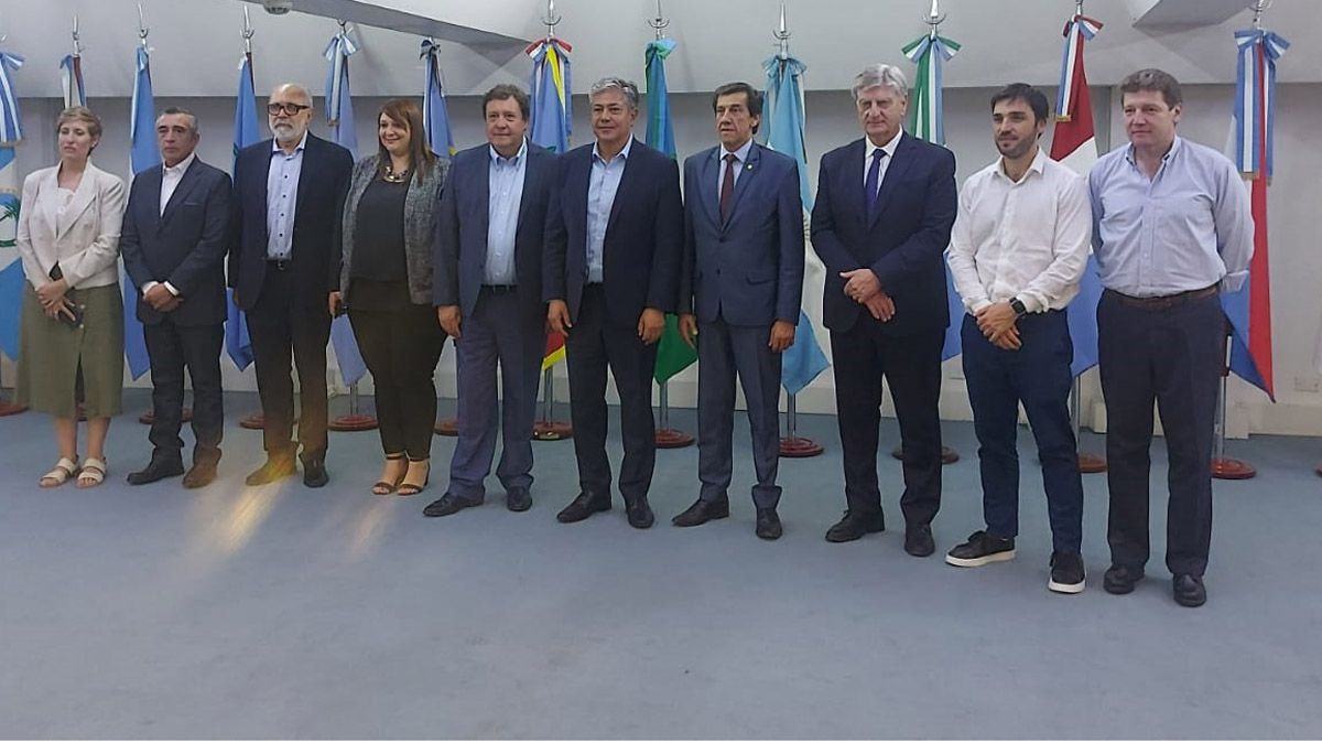 Los referentes de las 10 provincias integrantes de la Organización Federal de Estados Productores de Hidrocarburos (Ofephi) se reunieron por acordar el tratamiento de la Ley Ómnibus.