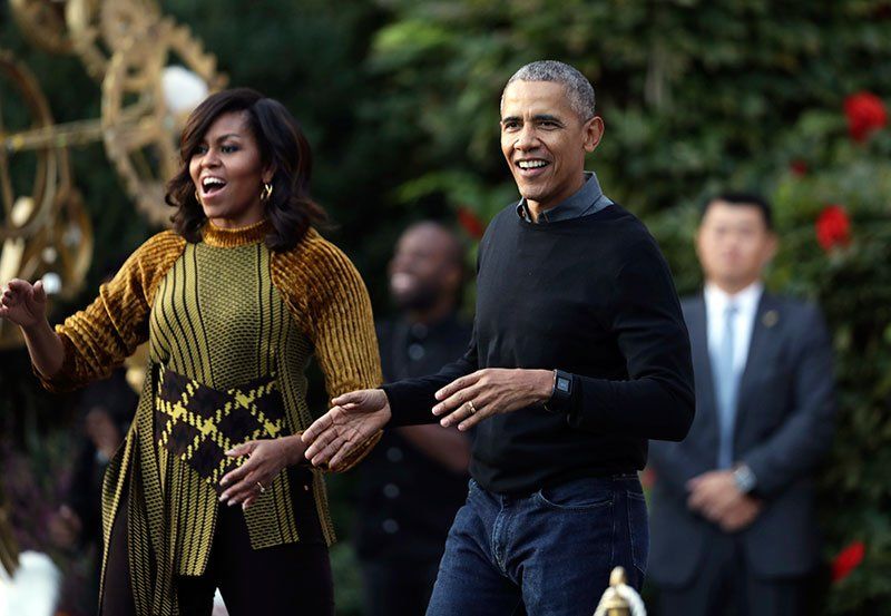 Los Obama robaron la atención a Beyoncé y Jay-Z bailando en su concierto.