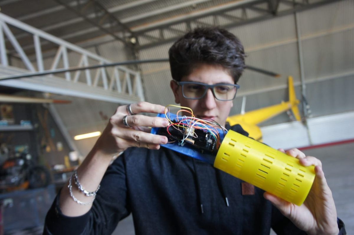 Los alumnos de la ETec crearon el CANSAT Star Cuyo, un satélite de pequeñas dimensiones para medir factores climáticos de las nubes. Los alumnos de la ETec crearon el CANSAT Star Cuyo, un satélite de pequeñas dimensiones para medir factores climáticos de las nubes.