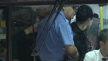 Video: tras los golpes e insultos, así detenían a los 