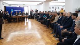 Alfredo Cornejo reunió en Casa de Gobierno a todos los intendentes.