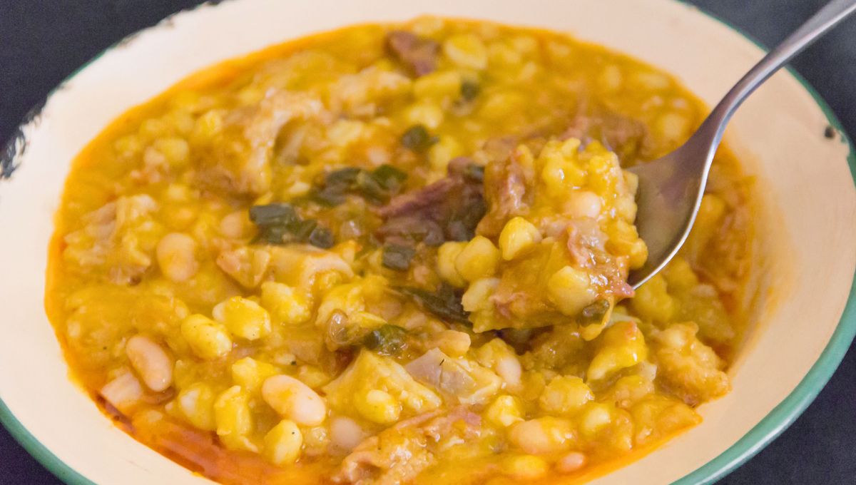 La humedad de estos alimentos facilita el desarrollo microbiano. La humedad de estos alimentos facilita el desarrollo microbiano. 