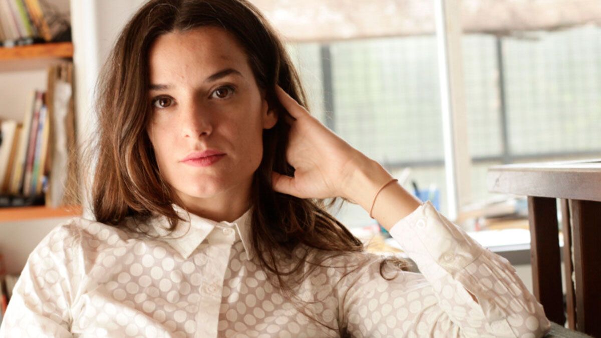 Lola Arias es una escritora, actriz, performer y directora teatral argentina. Lola Arias es una escritora, actriz, performer y directora teatral argentina.