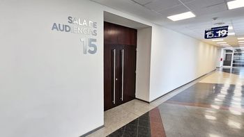 Comienza el juicio contra una mujer acusada de abusar de su sobrino cuando era niño Comienza el juicio contra una mujer acusada de abusar de su sobrino cuando era niño