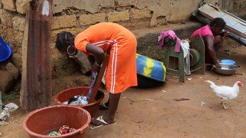 El ébola persiste en Guinea, donde comenzó el brote