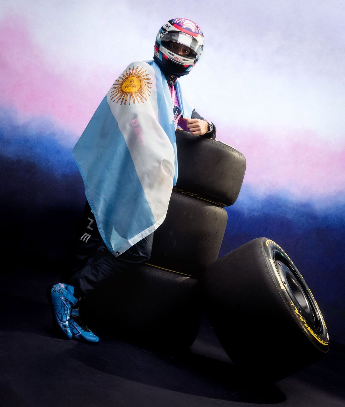 Franco Colapinto se mostr&oacute; feliz en la presentaci&oacute;n del auto de Alpine que correr&aacute; en la F&oacute;rmula 1 2026.