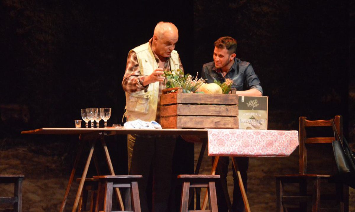 Juan Leyrado en la obra Extra Virgen, presentada en Mar del Plata. 