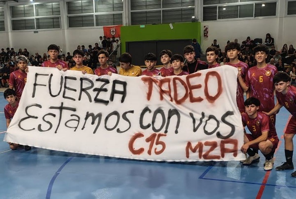 La Selección de Mendoza posó con una bandera por Fausto