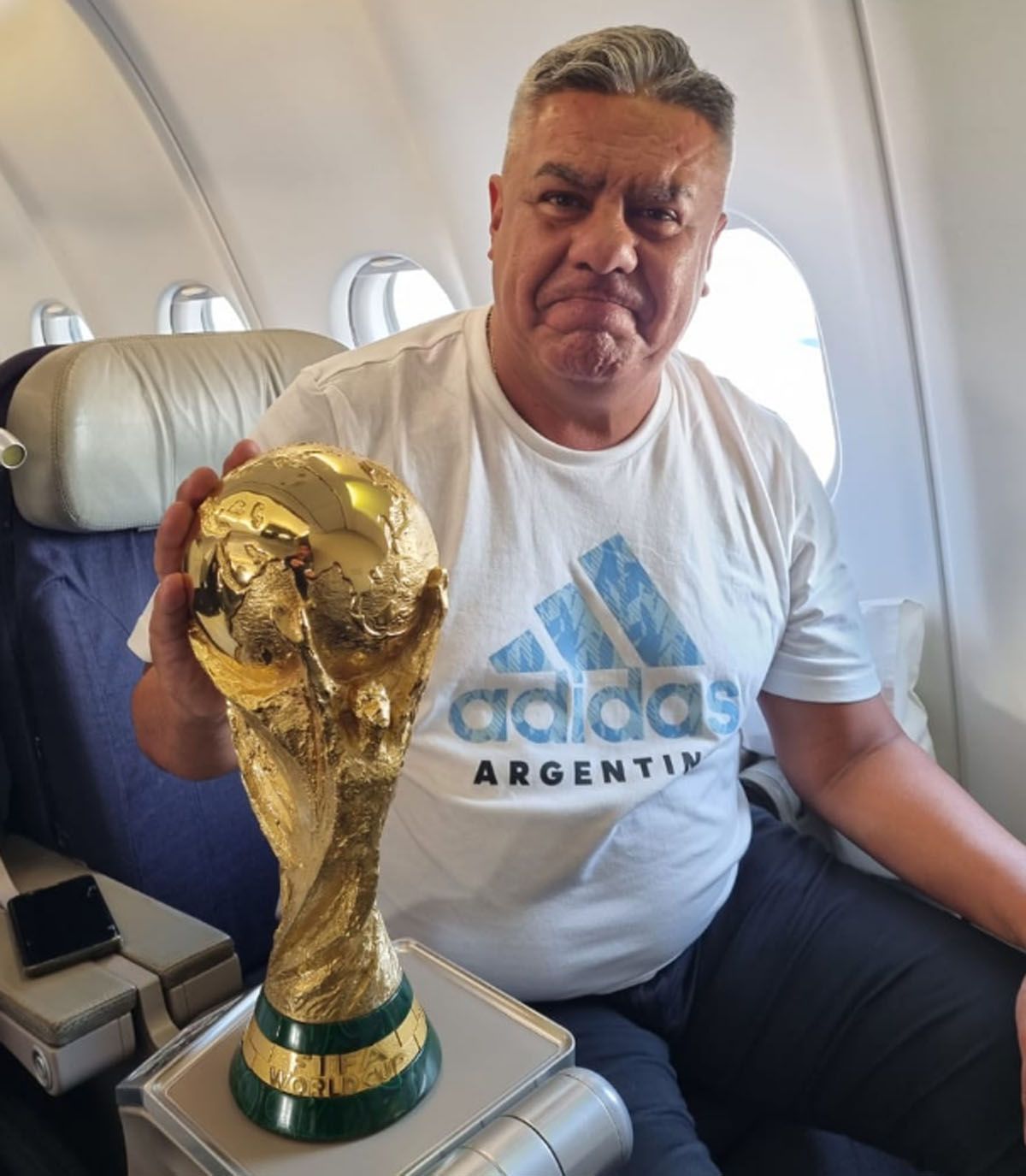 Chiqui Tapia, orgulloso, con la tercera