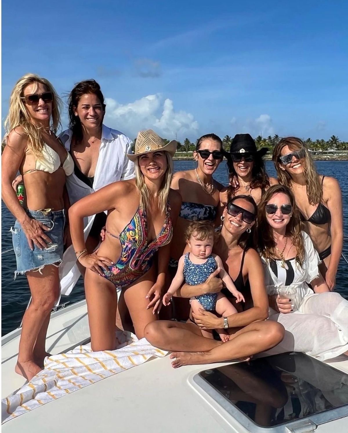 Pampita viajó a Miami junto a sus amigas.