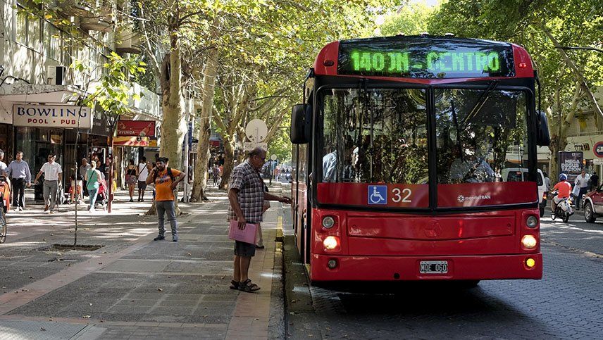 Desde este jueves el pasaje de colectivo urbano pasará a costar $1.400, lo que supone un aumento del boleto del 16%.