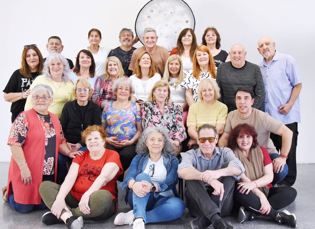 El elenco municipal de teatro de Guaymallén, integrado por personas mayores, debutará en el Teatro Independencia. El elenco municipal de teatro de Guaymallén, integrado por personas mayores, debutará en el Teatro Independencia.