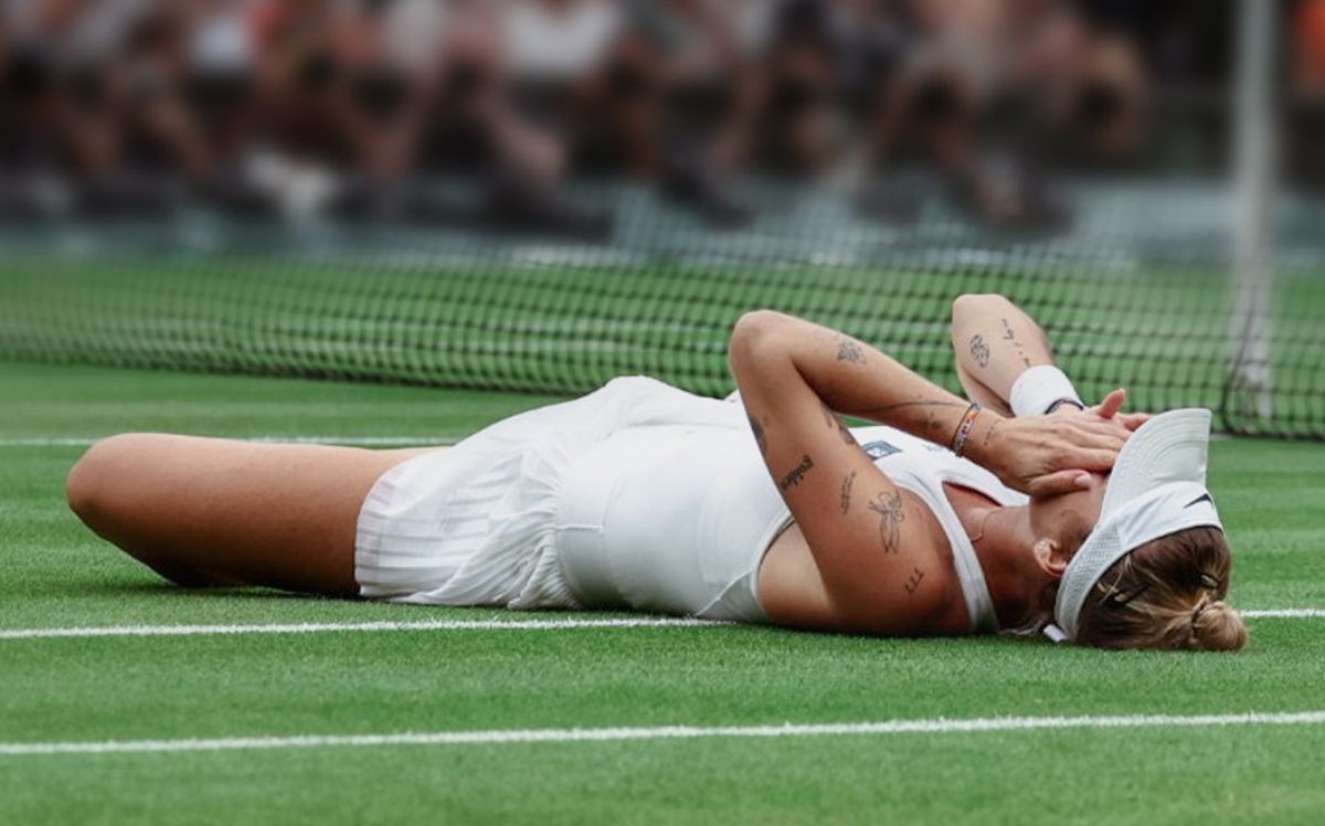 Marketa Vondrousova es la primera no preclasificada que gana Wimbledon Marketa Vondrousova es la primera no preclasificada que gana Wimbledon