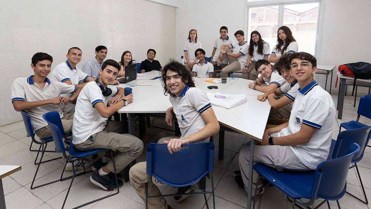 Las aulas del colegio así como los comedores de sus casas son escenarios para el desarrollo del Club.