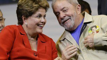 Lula se lanza para salvar a la presidenta de Brasil y a su propio partido