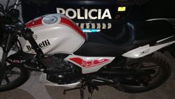 La moto en la que intentar escapar los dos hombres detenidos.