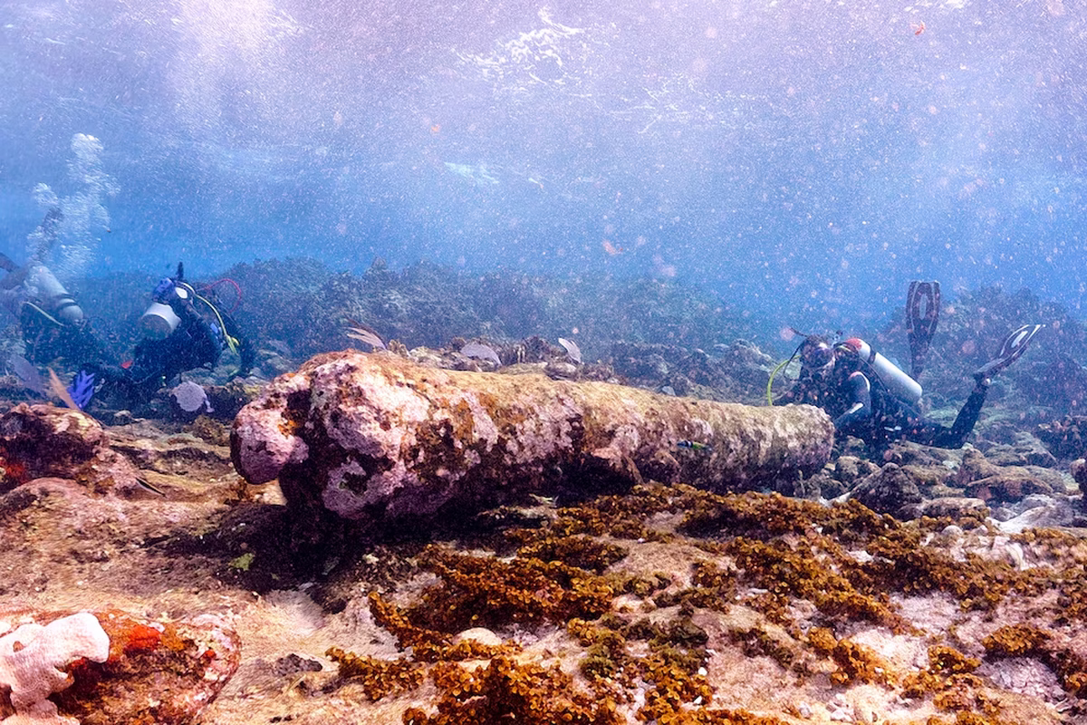 El descubrimiento de un antiguo barco inglés que sorprendió a los arqueólogos en México El descubrimiento de un antiguo barco inglés que sorprendió a los arqueólogos en México