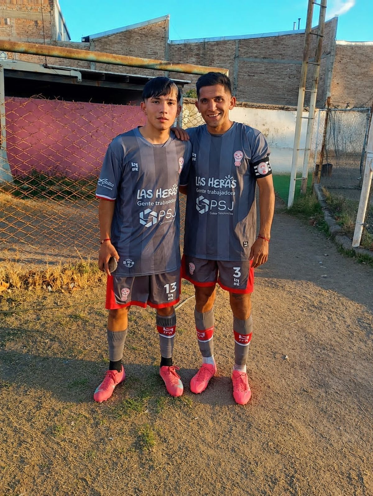 Hijo y padre jugaron en la Primera de la Liga Mendocina con la camiseta de Hurac&aacute;n Las Heras.