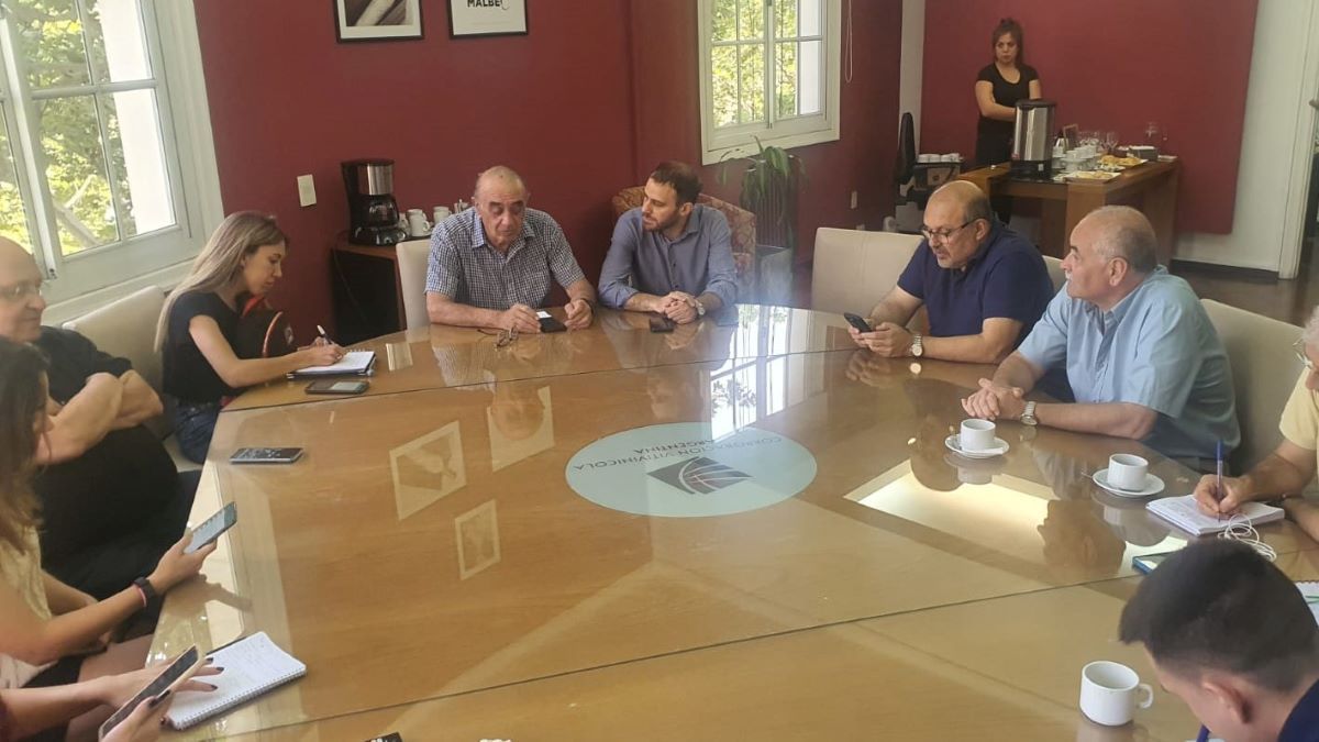 El encuentro de este viernes en la sede de la Coviar, donde se anunció que el próximo paso implicaría ir a la Justicia.