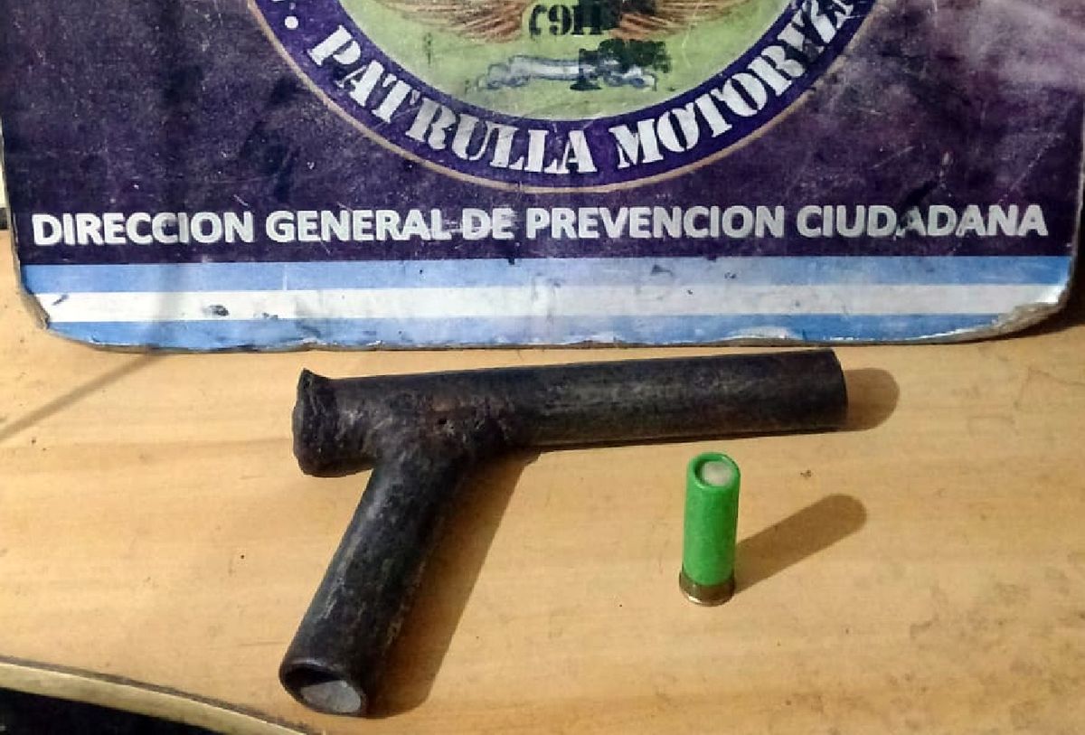 Imagen ilustrativa del arma que el joven llevaba en su mochila. 