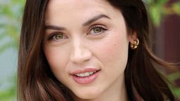 La actriz Ana de Armas interpreta a Joi en la película de Netflix.
