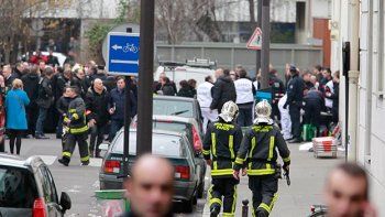 Atentado a Charlie Hebdo: se entregó uno de los sospechosos y se busca intensamente a los otros dos