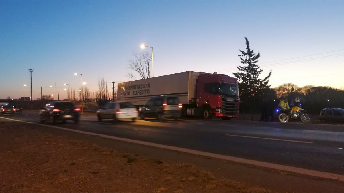 Acceso Sur: un heroico acto de un policía evitó una tragedia