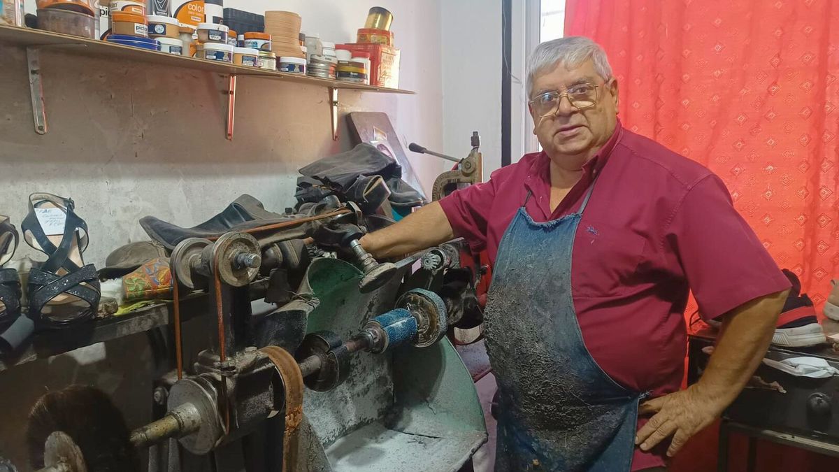 "Muy pocos jóvenes se interesan por este oficio", asegura Pepe Arango. "Muy pocos jóvenes se interesan por este oficio", asegura Pepe Arango.