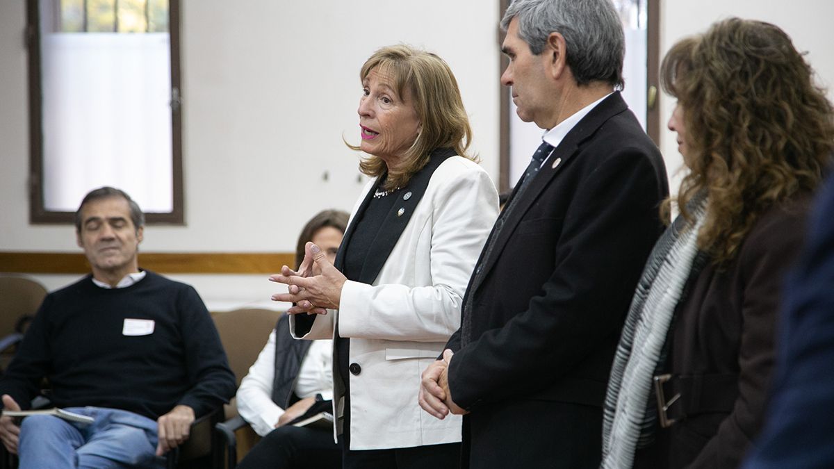 La rectora Esther Sánchez da la bienvenida a empresarios en la UNCuyo.