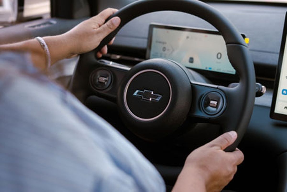 Tecnología a bordo: conectividad total con pantalla táctil de alta resolución, compatible con Apple CarPlay y Android Auto. Tecnología a bordo: conectividad total con pantalla táctil de alta resolución, compatible con Apple CarPlay y Android Auto.