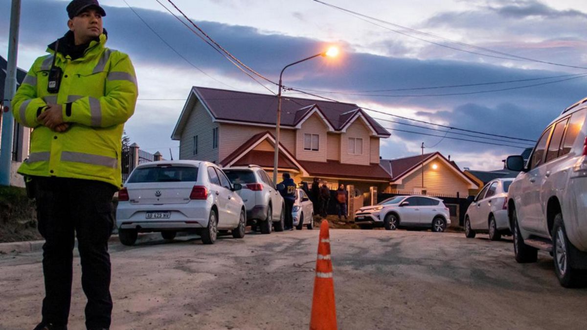 El senador kirchnerista Matías Rodríguez fue hallado muerto en su casa de Tierra del Fuego. El senador kirchnerista Matías Rodríguez fue hallado muerto en su casa de Tierra del Fuego.