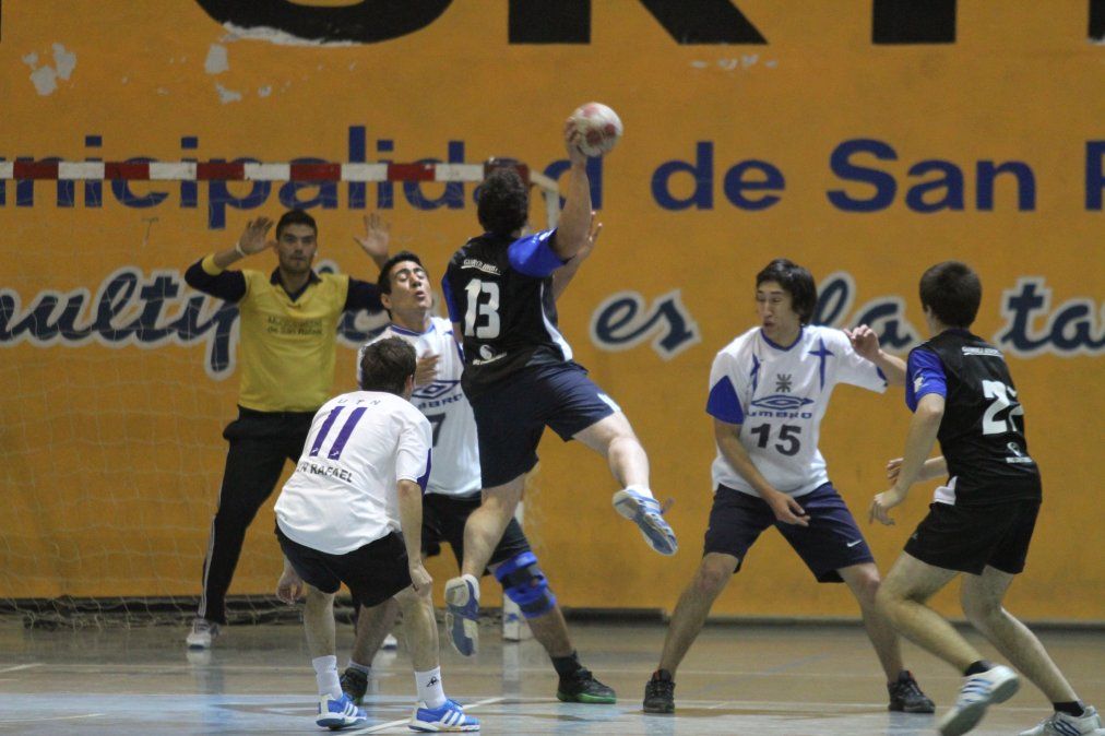 Se juega una nueva fecha del torneo Anual de balonmano