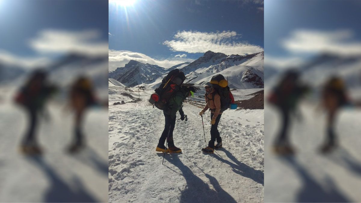 Los mendocinos en el momento que se despidieron de todos y comenzaron el camino hacia la cumbre del Aconcagua. Los mendocinos en el momento que se despidieron de todos y comenzaron el camino hacia la cumbre del Aconcagua.
