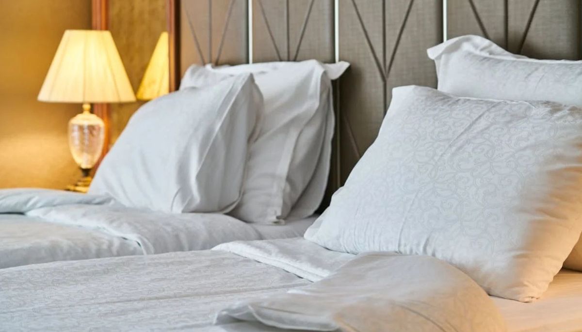 Cómo hacer perfume casero para sábanas: guía fácil para un dormitorio fragante