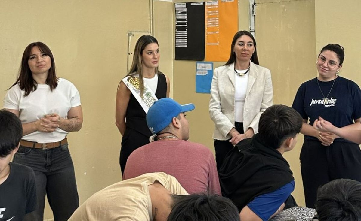 La Reina de la Vendimia da charlas sobre educación sexual integral para adolescentes