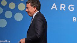 Para Dujovne se está dejando atrás la inestabilidad cambiaria