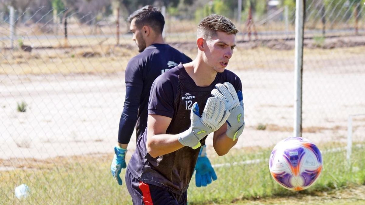 Gonzalo Rehak uno de los arqueros del Deportivo Maipú.