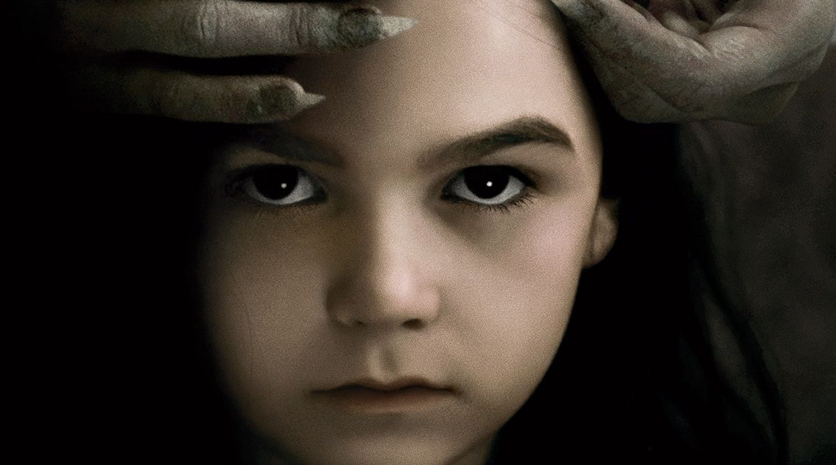 Brooklynn Prince interpreta a Flora en la película de terror Presencias del mal.