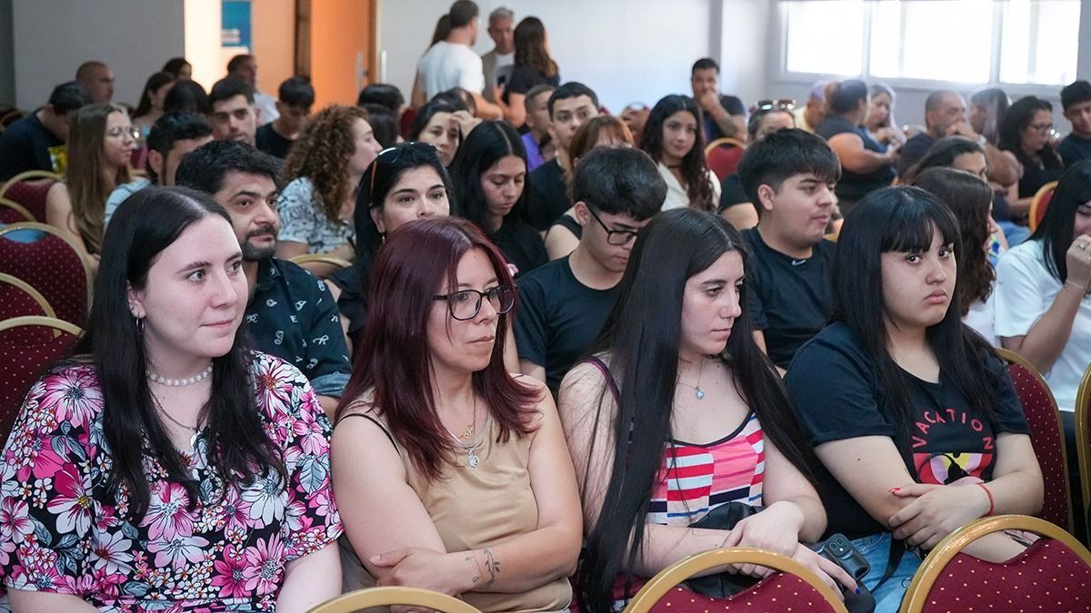 El Programa de Becas de Vendimia Solidaria, cuenta con más de 250 personas beneficiadas y 30 ya graduadas. El Programa de Becas de Vendimia Solidaria, cuenta con más de 250 personas beneficiadas y 30 ya graduadas.