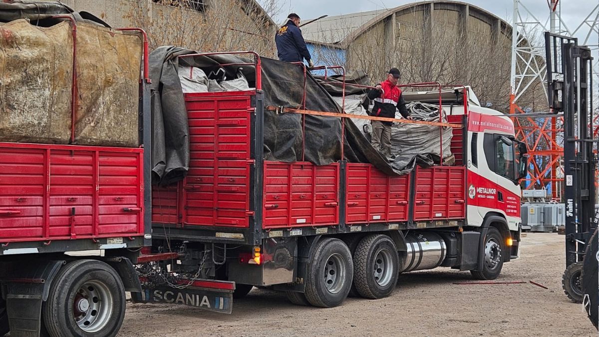 El hombre, que quedó detenido, tenía materiales robados a Edemsa, Telefónica y otras empresas.