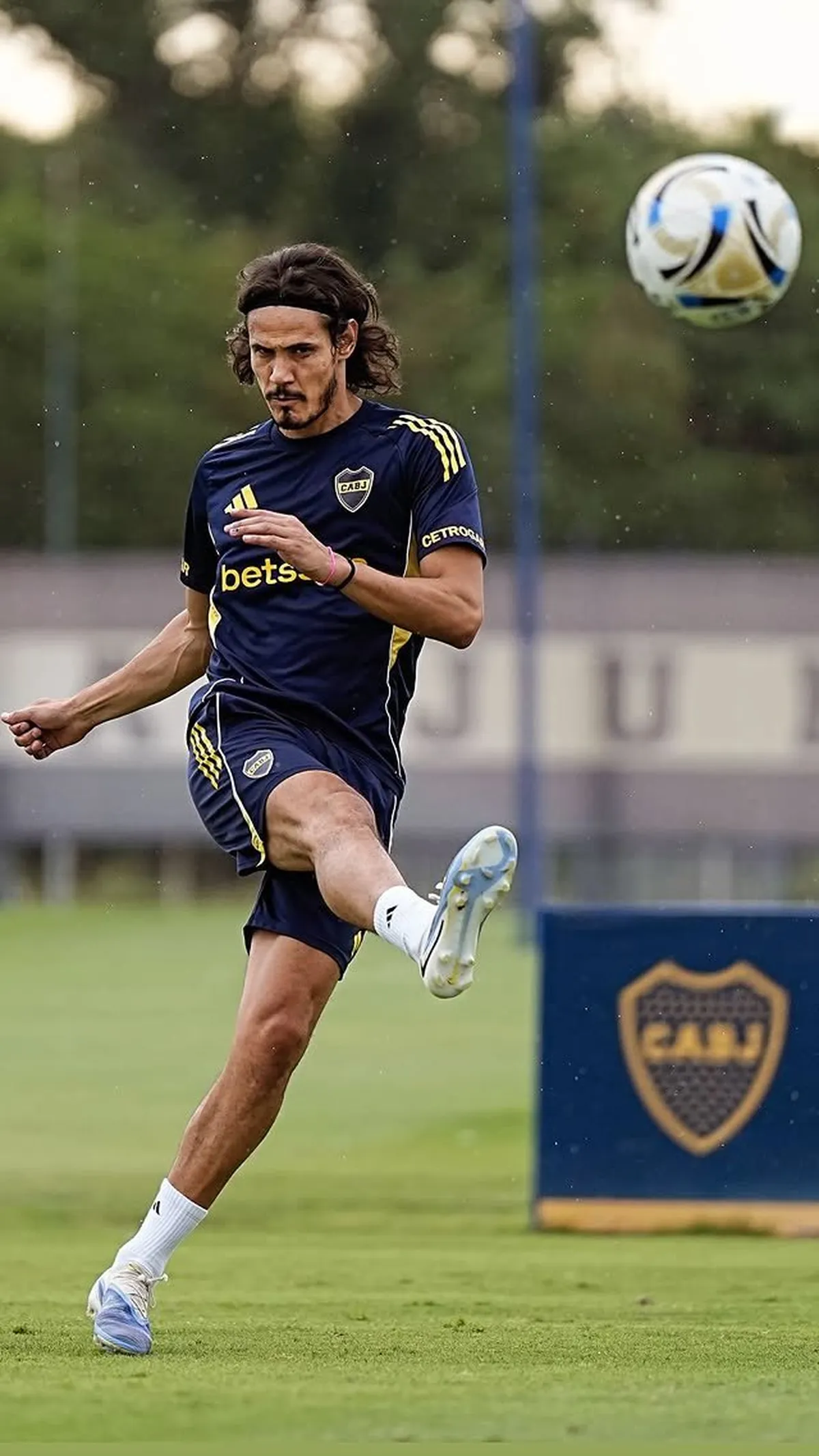 Boca le prepar&oacute; un entrenamiento especial para que pueda fortalecerse de las lesiones sufridas.