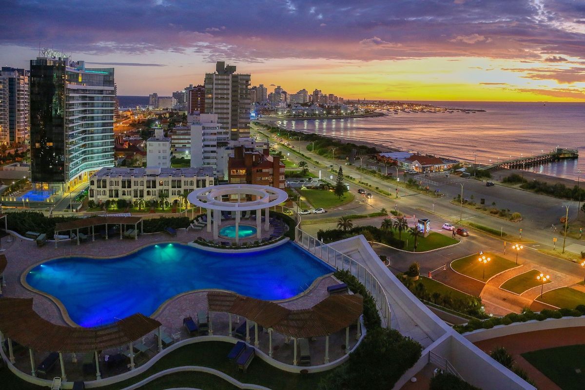 Punta del Este es una ciudad peninsular, en el departamento de Maldonado.&nbsp;