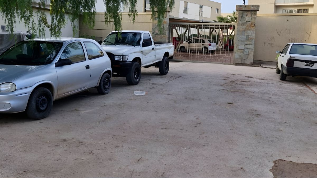 En el lugar la Policía detuvo a 4 personas y secuestró 4 vehículos que tenían medidas judiciales.