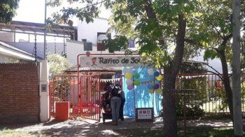 Entraron a robar a un jardincito y se llevaron hasta un cochecito de bebé