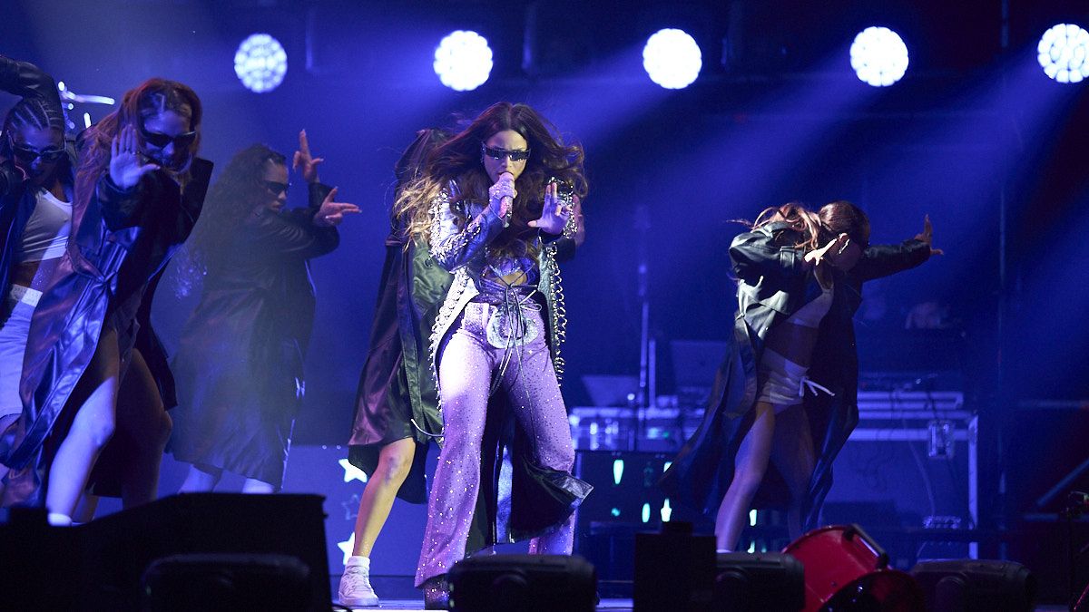 Emilia Mernes sorprendió con más de cinco cambios de vestuarios repletos de brillo y glamour. Emilia Mernes sorprendió con más de cinco cambios de vestuarios repletos de brillo y glamour.