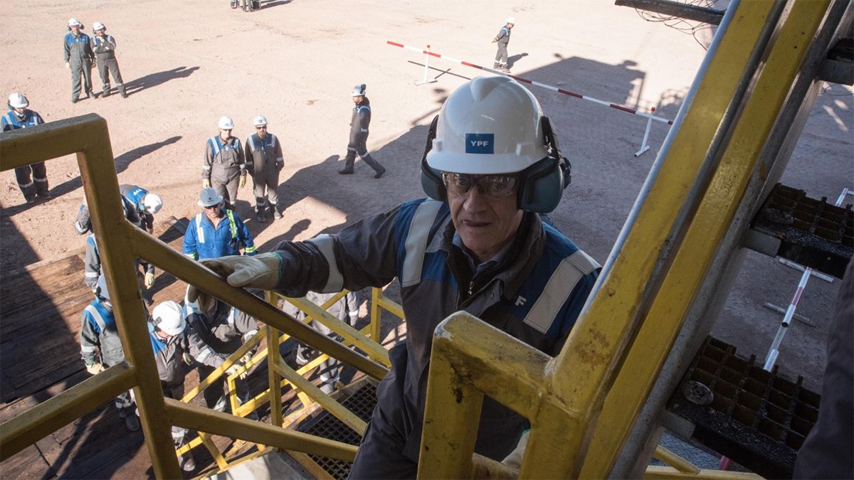 YPF se comprometió con el gobernador Rodolfo Suarez a iniciar la perforación de dos pozos en el límite de las áreas hidrocarburíferas de su titularidad, bloques CN-VII y Paso de las Bardas Norte.