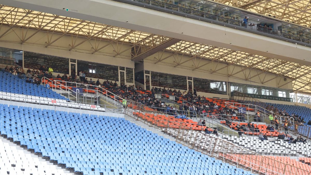 El marco del Malvinas en el cl&aacute;sico fue desolador.