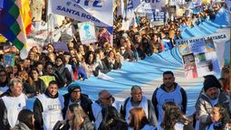 El gremio docente ha aprovechado la volada para hacer aparecer las manifestaciones docentes como un apoyo a su gestión.