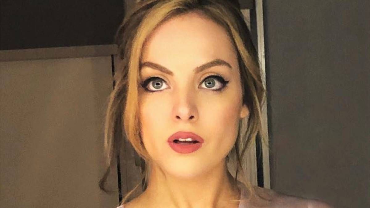 Elizabeth Gillies protagoniza la serie Dinastía en Netflix.